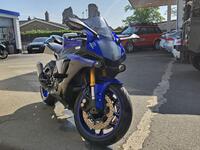 YAMAHA R1