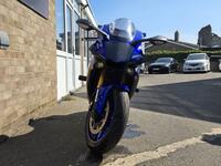 YAMAHA R1