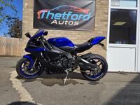 YAMAHA R1