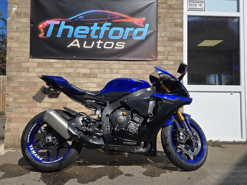YAMAHA R1